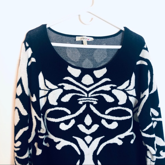 PLUS SIZE Sweaterdress Blue and White Damask Print - Picture 4 of 8